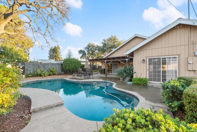 5001 Boyd Dr, Carmichael, CA 95608