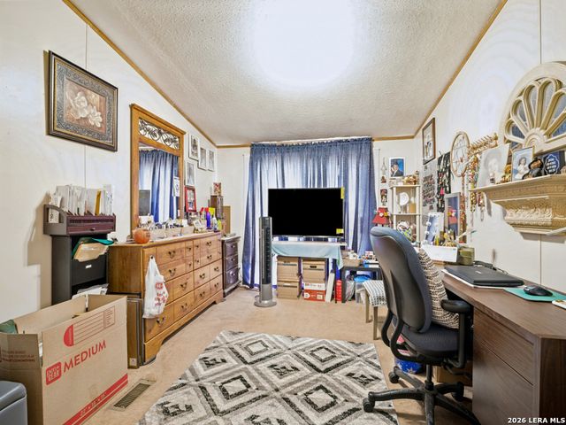 264 County Road 7710, Devine, TX 78016