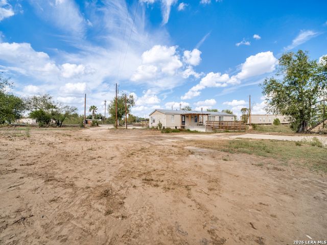 264 County Road 7710, Devine, TX 78016