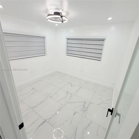 10305 SW 149th Terrace single, Miami, FL 33176