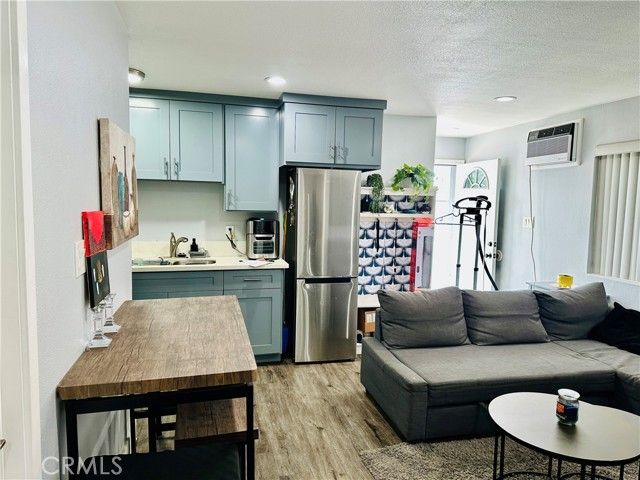 1311 E Pacific Coast, Wilmington (los Angeles), CA 90744