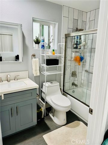 1311 E Pacific Coast, Wilmington (los Angeles), CA 90744