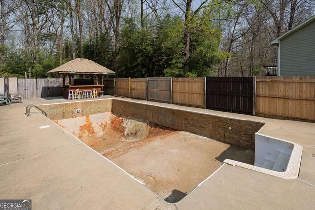 91 Oak Hill Drive NE, White, GA 30184