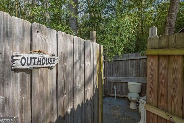 91 Oak Hill Drive NE, White, GA 30184