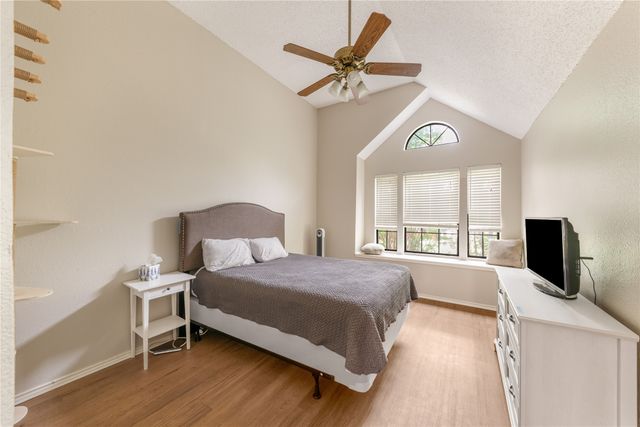 402 Santa Fe Trail 37, Irving, TX 75063