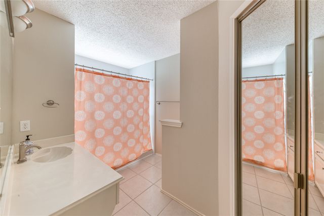 402 Santa Fe Trail 37, Irving, TX 75063