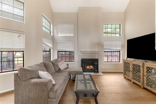 402 Santa Fe Trail 37, Irving, TX 75063