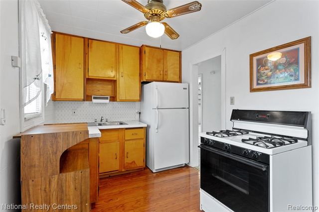 28524 Barton Street, Garden City, MI 48135