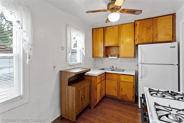 28524 Barton Street, Garden City, MI 48135