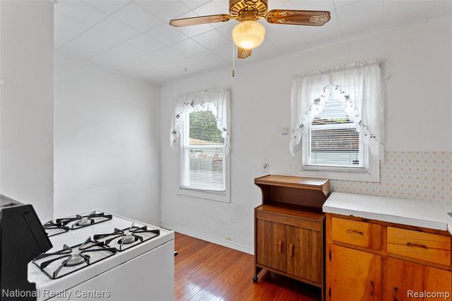 28524 Barton Street, Garden City, MI 48135