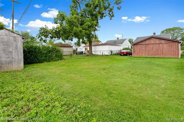 28524 Barton Street, Garden City, MI 48135