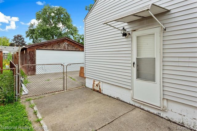 28524 Barton Street, Garden City, MI 48135