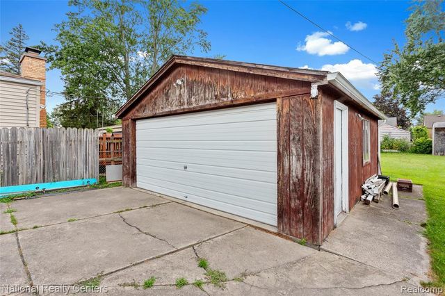 28524 Barton Street, Garden City, MI 48135