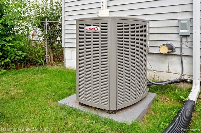 28524 Barton Street, Garden City, MI 48135