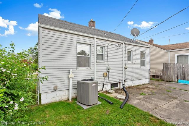 28524 Barton Street, Garden City, MI 48135
