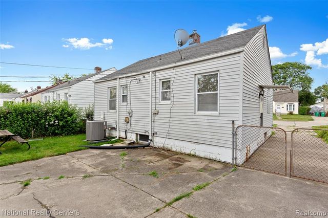 28524 Barton Street, Garden City, MI 48135
