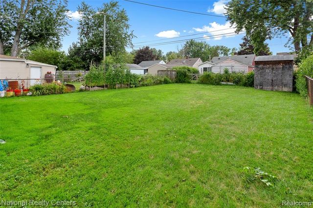 28524 Barton Street, Garden City, MI 48135