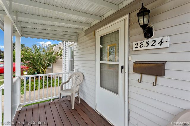 28524 Barton Street, Garden City, MI 48135