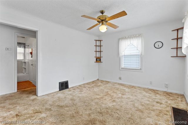 28524 Barton Street, Garden City, MI 48135