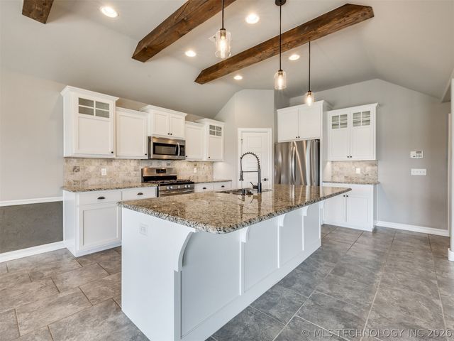 7025 E Oak Ridge Street, Broken Arrow, OK 74014