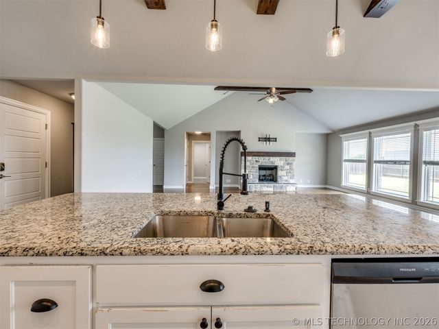 7025 E Oak Ridge Street, Broken Arrow, OK 74014