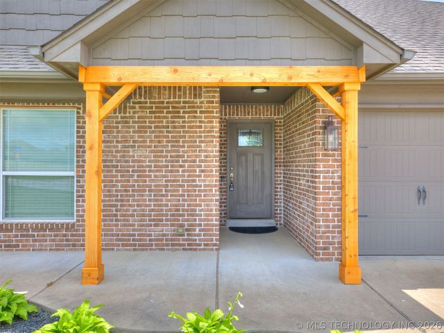 7025 E Oak Ridge Street, Broken Arrow, OK 74014
