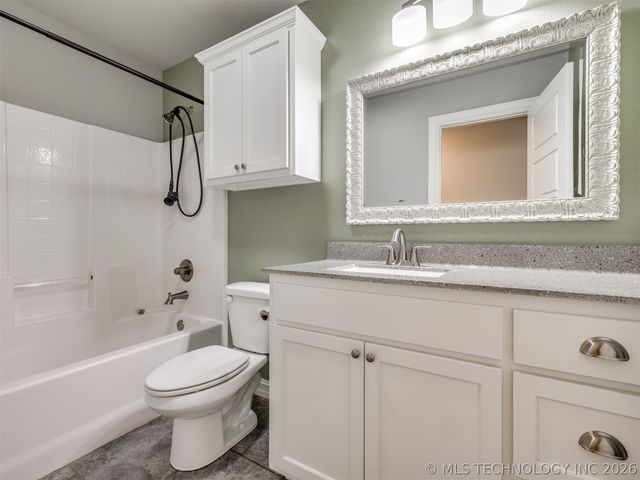 7025 E Oak Ridge Street, Broken Arrow, OK 74014