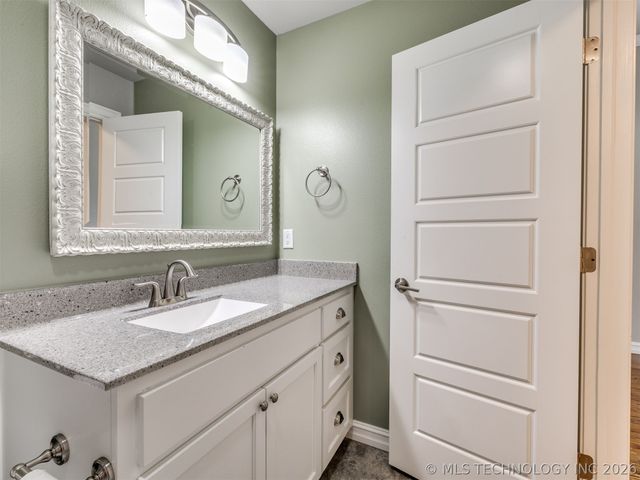 7025 E Oak Ridge Street, Broken Arrow, OK 74014