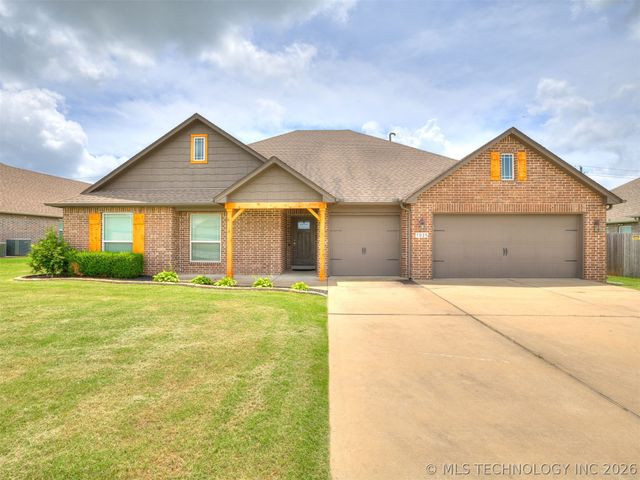 7025 E Oak Ridge Street, Broken Arrow, OK 74014