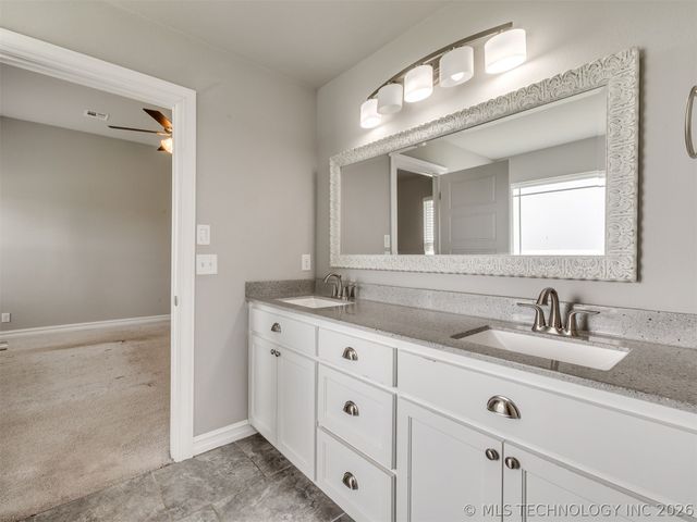 7025 E Oak Ridge Street, Broken Arrow, OK 74014