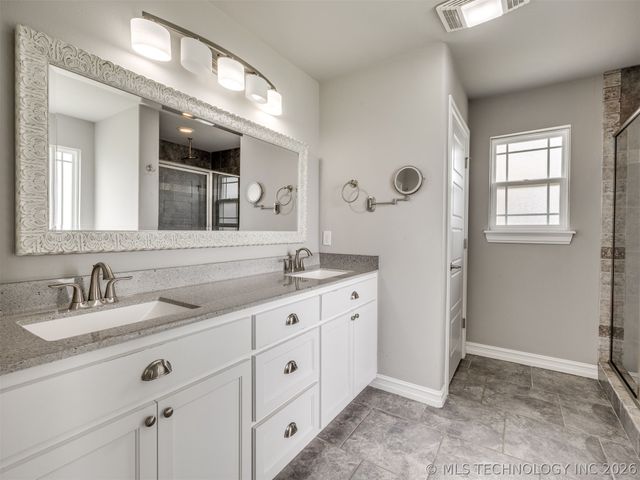 7025 E Oak Ridge Street, Broken Arrow, OK 74014