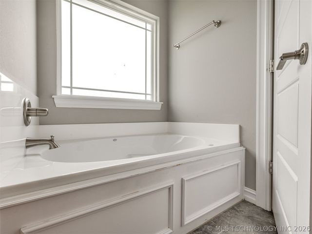 7025 E Oak Ridge Street, Broken Arrow, OK 74014