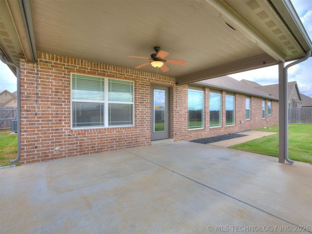 7025 E Oak Ridge Street, Broken Arrow, OK 74014