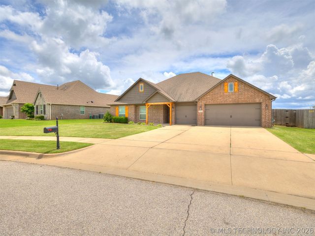 7025 E Oak Ridge Street, Broken Arrow, OK 74014