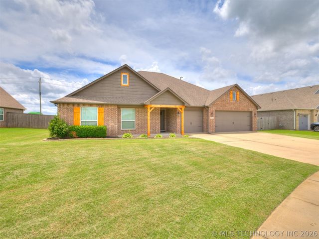 7025 E Oak Ridge Street, Broken Arrow, OK 74014