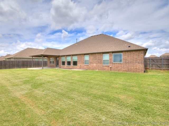 7025 E Oak Ridge Street, Broken Arrow, OK 74014