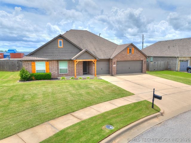7025 E Oak Ridge Street, Broken Arrow, OK 74014