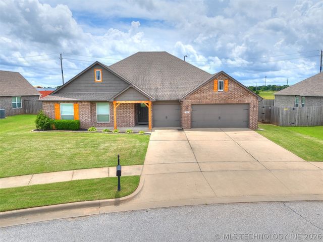 7025 E Oak Ridge Street, Broken Arrow, OK 74014