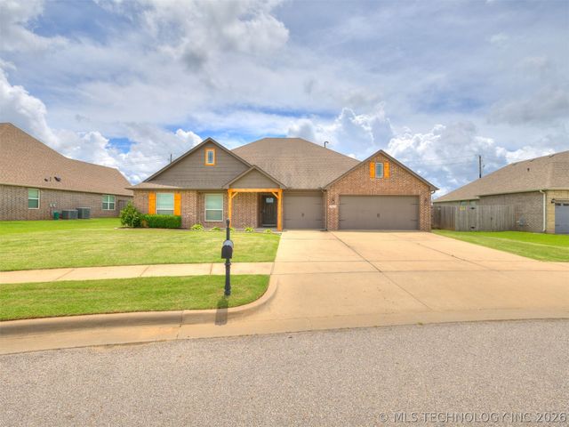 7025 E Oak Ridge Street, Broken Arrow, OK 74014