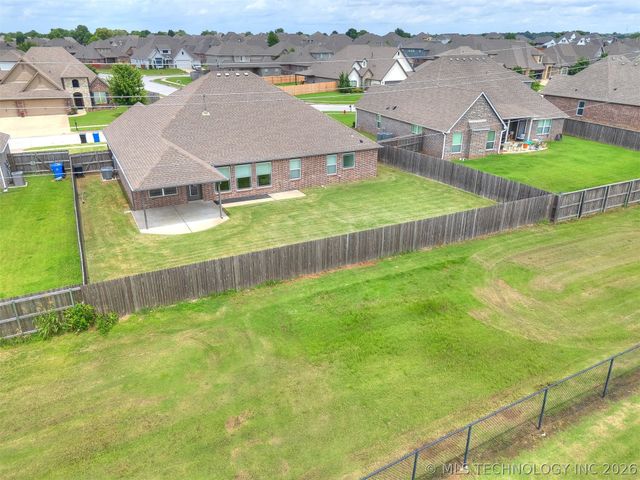 7025 E Oak Ridge Street, Broken Arrow, OK 74014