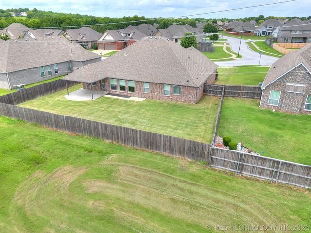 7025 E Oak Ridge Street, Broken Arrow, OK 74014