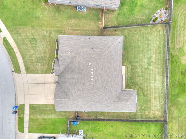7025 E Oak Ridge Street, Broken Arrow, OK 74014