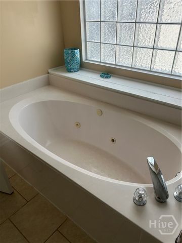 127 Druid Circle, Savannah, GA 31410