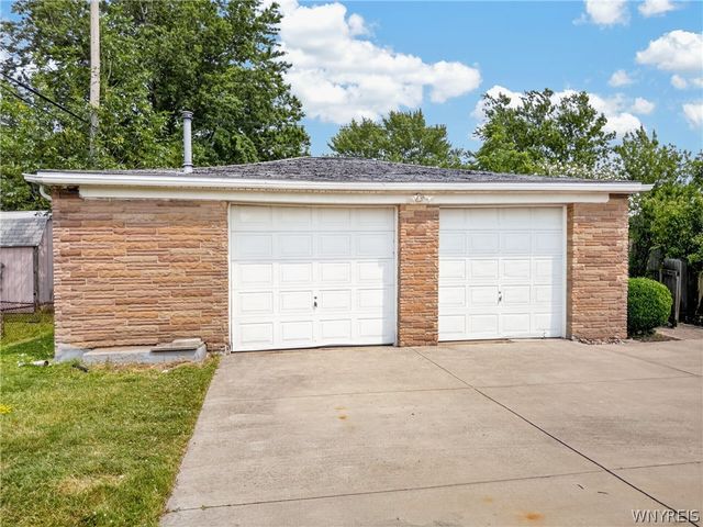 861 Beach Road, Cheektowaga, NY 14225