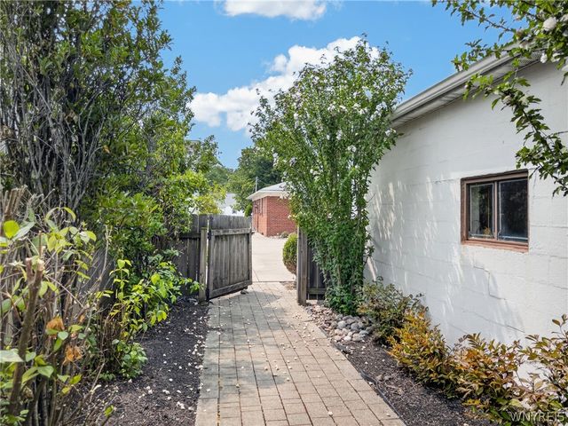861 Beach Road, Cheektowaga, NY 14225