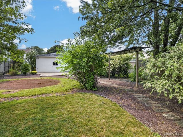861 Beach Road, Cheektowaga, NY 14225