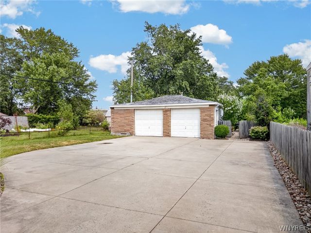 861 Beach Road, Cheektowaga, NY 14225