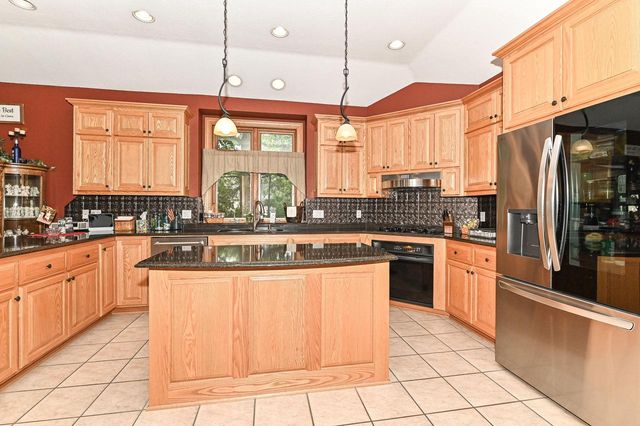 30927 Lawn DRIVE, Waterford, WI 53185