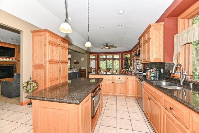 30927 Lawn DRIVE, Waterford, WI 53185