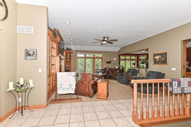 30927 Lawn DRIVE, Waterford, WI 53185